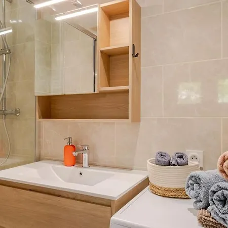 Daire Meuble De Tourisme 3 Etoiles Avec Terrasse Et Jardin *
